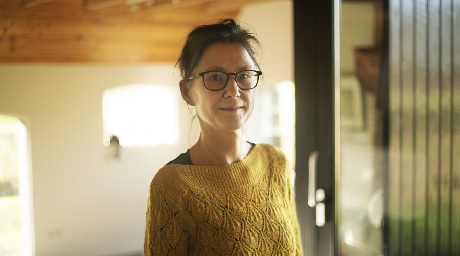 Portretfoto van Annemieke die haar ervaringsverhaal vertelt over niet aangeboren hersenletsel