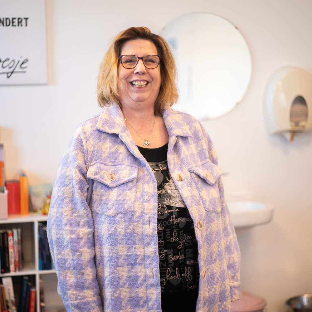 portretfoto van Saskia die haar ervaringsverhaal vertelt over wachttijd in de ggz en haar initiatief wachtverzachter