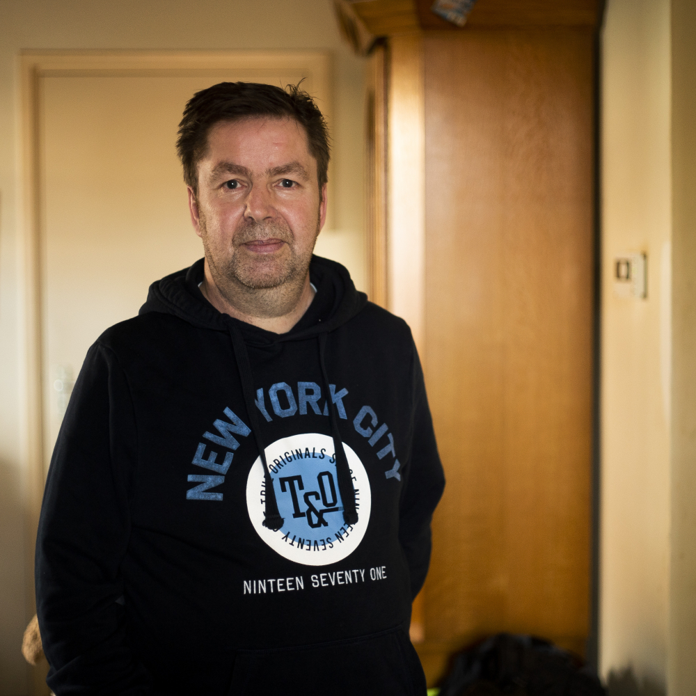 Portretfoto van Carl die zijn ervaringsverhaal vertelt over zijn verslaving in relatie toto autisme