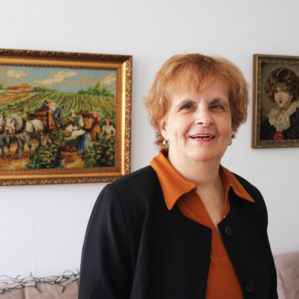 Portretfoto van Marjo die haar ervaringsverhaal vertelt over eigenwaarde opbouwen na huiselijk geweld