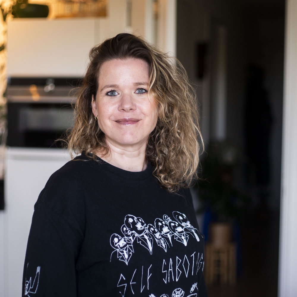 Portretfoto van Marloes die haar ervaringsverhaal vertelt over het omarmen van haar neurodiversiteit adhd