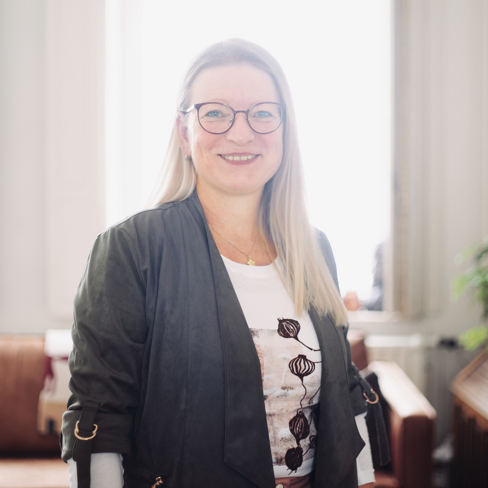 Portretfoto van Sonja die haar ervaringsverhaal vertelt over vroegdementie